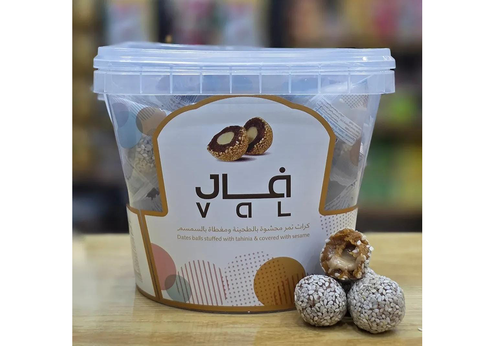 كرات تمر محشوة بلطحينة والسمسم 
